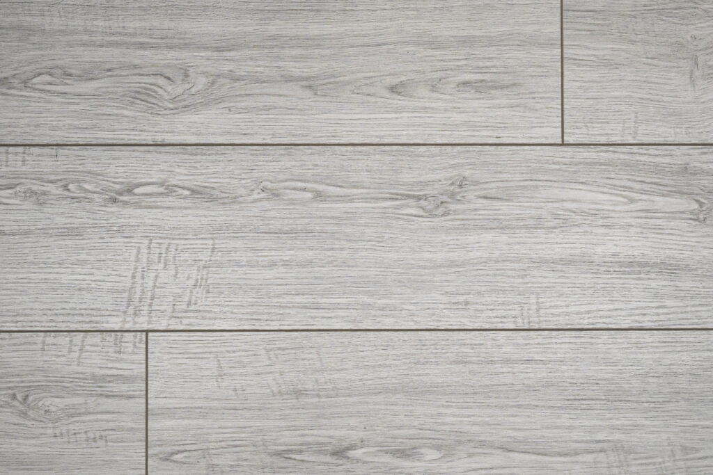 Ламинат 34 класса EVERSENSE Classic EL1049 Дуб Виктория белый