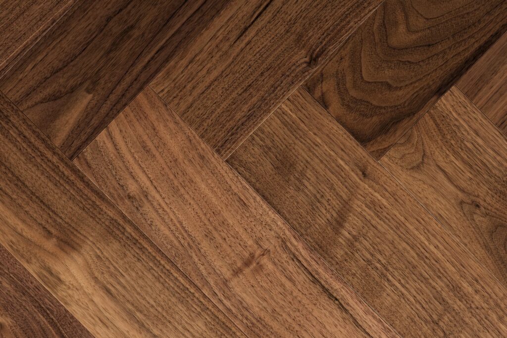 Ablux American Walnut , Ottawa (English tree, varnish)