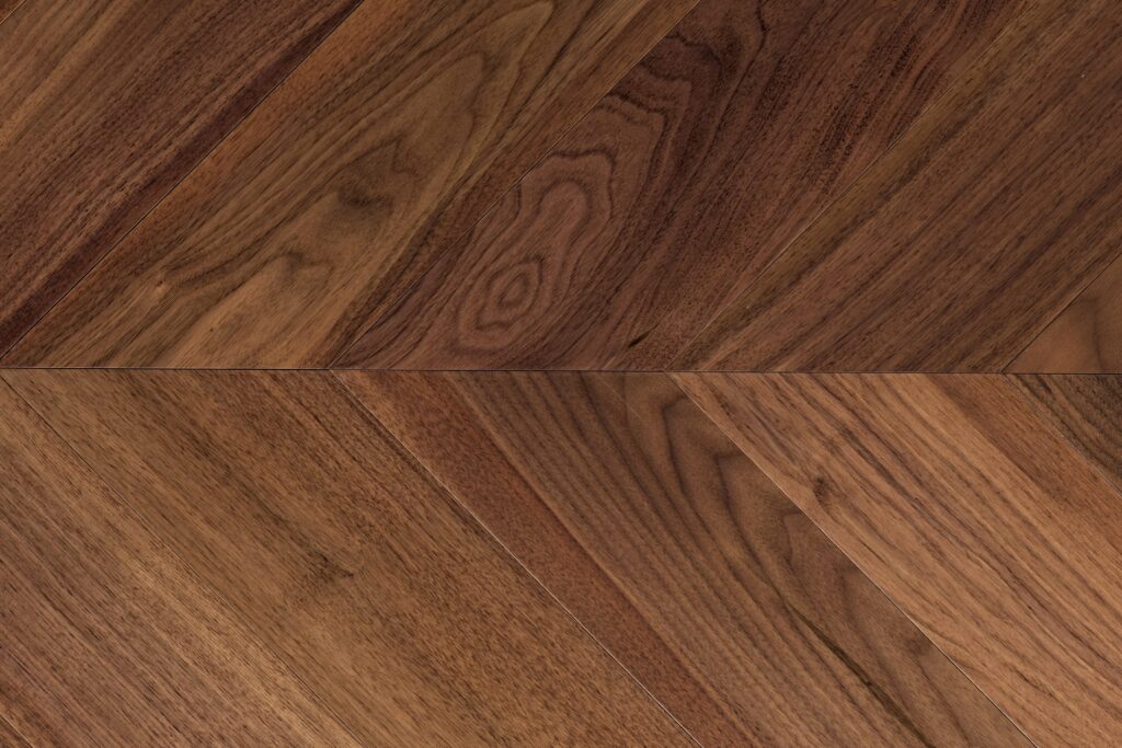 Ablux American Walnut, Calgary (French tree, varnish)